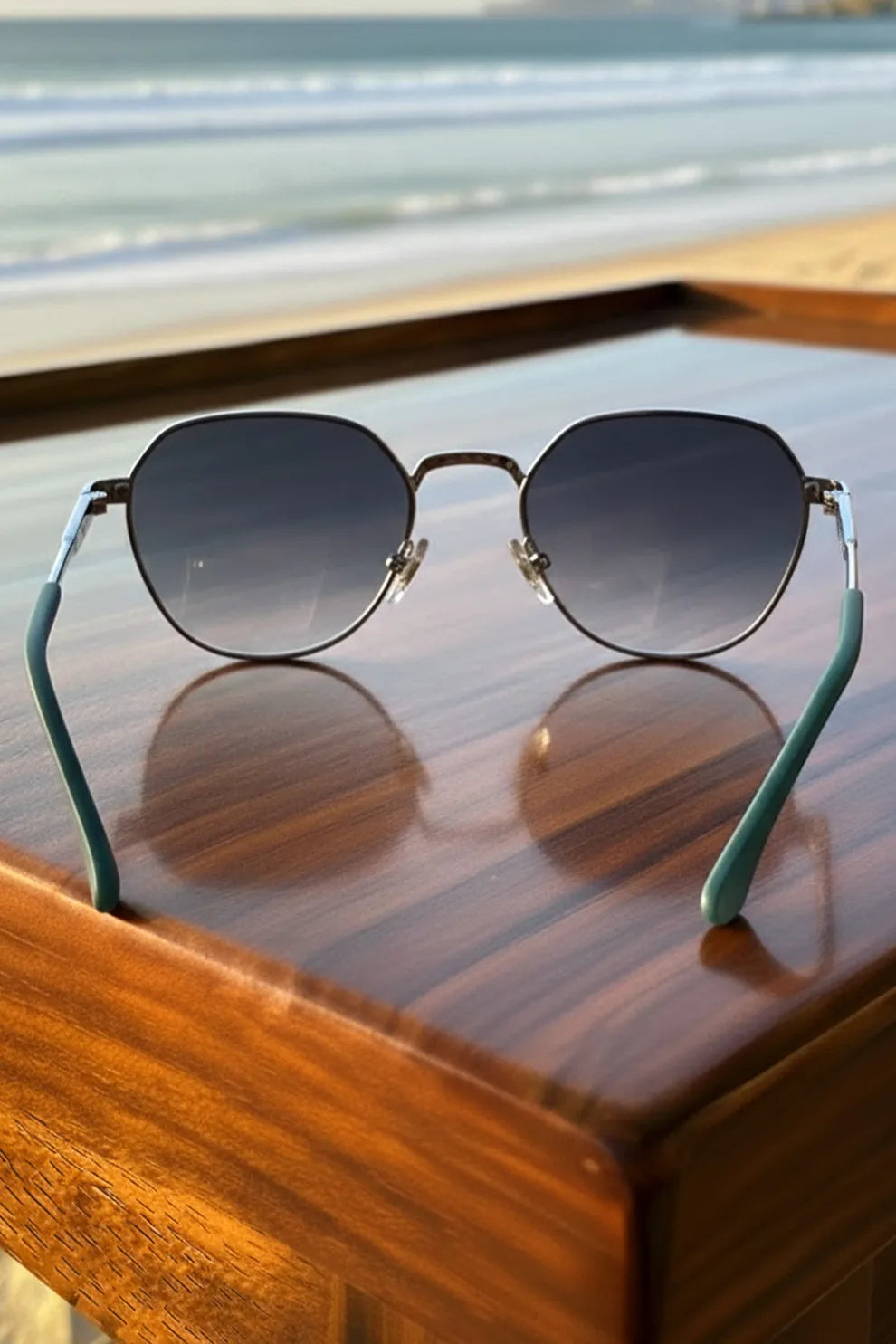 Men’s Classic Round Metal Sunglasses with Gradient Lenses – Coastal Style